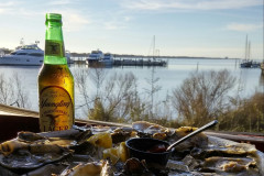 oysters-and-beer-at-marina-em